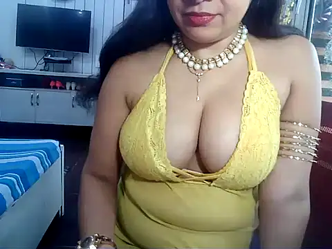 Snapshot of yourradhika chatting on December 4, 2025, 8:24 am yourradhika online show from December 4, 2025, 8:24 am