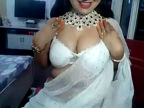 Snapshot of yourradhika chatting on November 17, 2025, 5:28 pm yourradhika online show from November 17, 2025, 5:28 pm