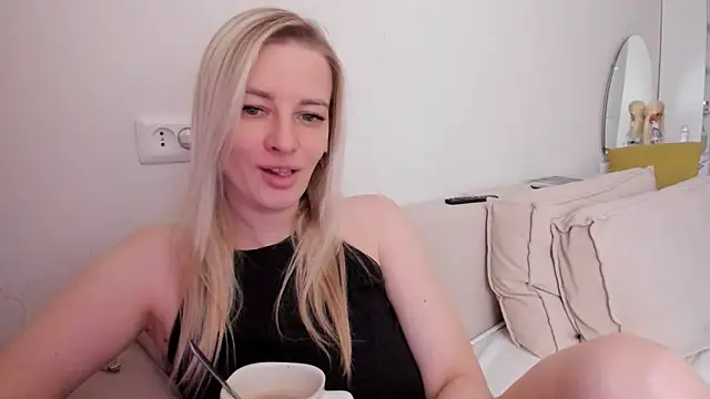 Snapshot of HILT_ON chatting on December 19, 2025, 7:00 am HILT ON online show from December 19, 2025, 7:00 am