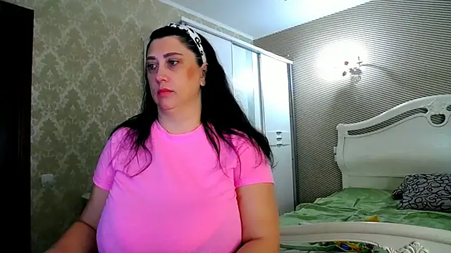 Snapshot of Evelyn_Shy chatting on November 14, 2025, 7:23 am Evelyn Shy online show from November 14, 2025, 7:23 am