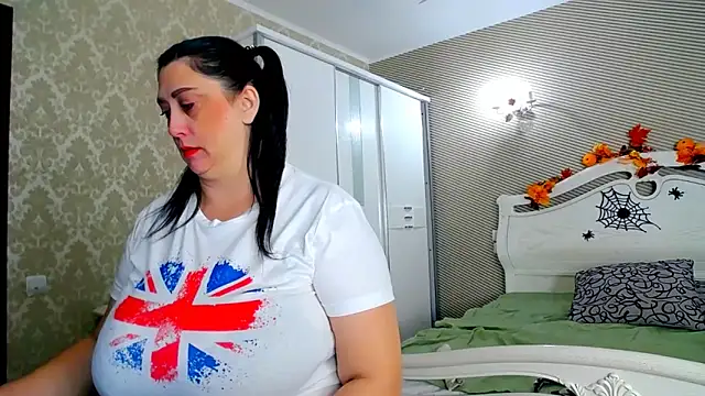 Snapshot of Evelyn_Shy chatting on November 7, 2025, 7:24 am Evelyn Shy online show from November 7, 2025, 7:24 am