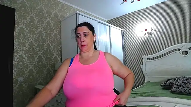 Snapshot of Evelyn_Shy chatting on November 24, 2025, 7:19 am Evelyn Shy online show from November 24, 2025, 7:19 am