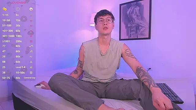 Snapshot of LeaneSeb chatting on October 24, 2025, 7:57 pm LeaneSeb online show from October 24, 2025, 7:57 pm