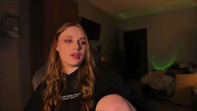 Snapshot of Rachel_Ro chatting on January 18, 2025, 2:36 am Rachel Ro online show from January 18, 2025, 2:36 am