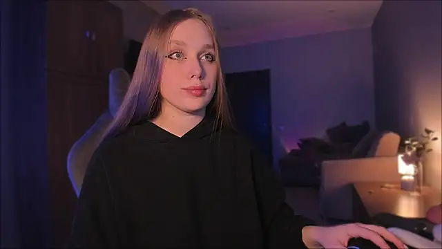 Snapshot of Rachel_Ro chatting on December 22, 2024, 12:17 am Rachel Ro online show from December 22, 2024, 12:17 am