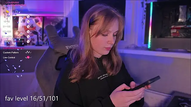 Snapshot of Rachel_Ro chatting on October 7, 2025, 8:10 pm Rachel Ro online show from October 7, 2025, 8:10 pm