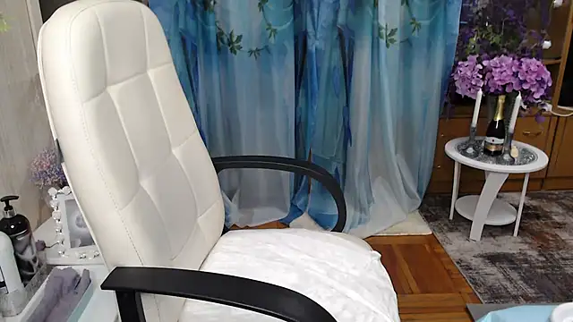 Snapshot of Mika_Passion chatting on December 5, 2025, 9:41 am Mika Passion online show from December 5, 2025, 9:41 am