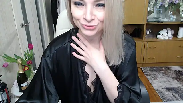 Snapshot of Mika_Passion chatting on March 7, 2025, 6:57 am Mika Passion online show from March 7, 2025, 6:57 am