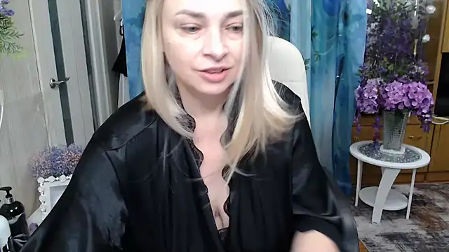 Snapshot of Mika_Passion chatting on November 30, 2025, 8:59 am Mika Passion online show from November 30, 2025, 8:59 am