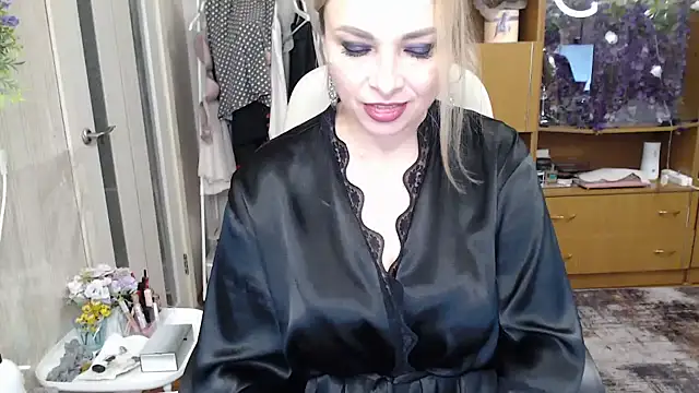 Snapshot of Mika_Passion chatting on October 17, 2025, 7:33 am Mika Passion online show from October 17, 2025, 7:33 am