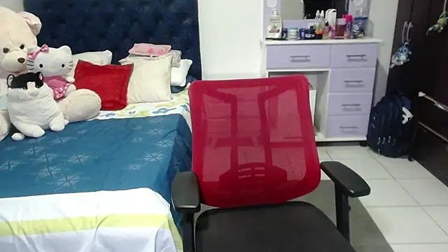 pervert mommy  online show from November 23, 2025, 12:15 pm