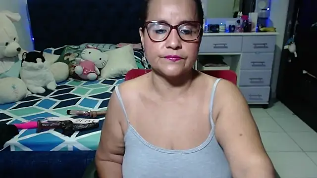 pervert mommy  online show from December 16, 2025, 10:08 am