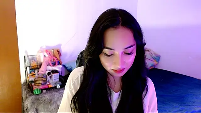 Snapshot of SweetLilly_18 chatting on October 15, 2025, 2:10 am SweetLilly 18 online show from October 15, 2025, 2:10 am