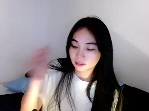 Snapshot of SweetLilly_18 chatting on March 4, 2025, 4:17 am SweetLilly 18 online show from March 4, 2025, 4:17 am