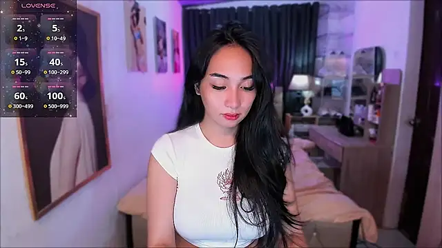 Snapshot of SweetLilly_18 chatting on December 4, 2025, 3:49 am SweetLilly 18 online show from December 4, 2025, 3:49 am