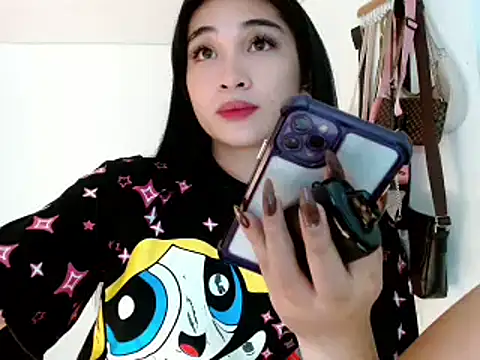 Snapshot of SweetLilly_18 chatting on February 19, 2025, 3:05 pm SweetLilly 18 online show from February 19, 2025, 3:05 pm