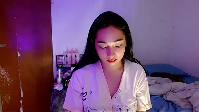 Snapshot of SweetLilly_18 chatting on September 26, 2025, 2:35 pm SweetLilly 18 online show from September 26, 2025, 2:35 pm