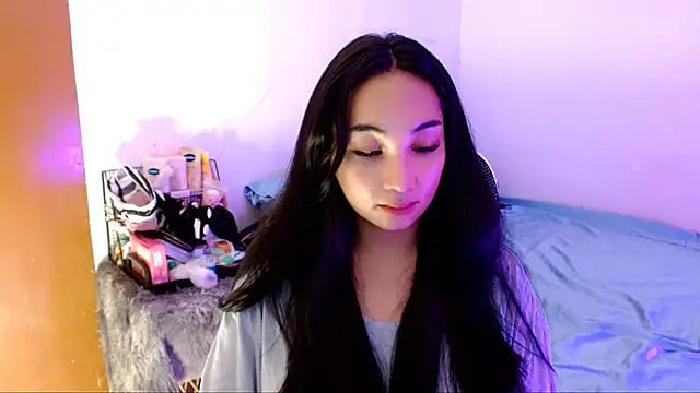 Snapshot of SweetLilly_18 chatting on November 15, 2025, 1:53 am SweetLilly 18 online show from November 15, 2025, 1:53 am