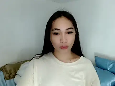 Snapshot of SweetLilly_18 chatting on March 23, 2025, 2:48 am SweetLilly 18 online show from March 23, 2025, 2:48 am