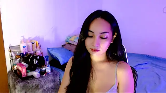 Snapshot of SweetLilly_18 chatting on November 14, 2025, 2:15 am SweetLilly 18 online show from November 14, 2025, 2:15 am