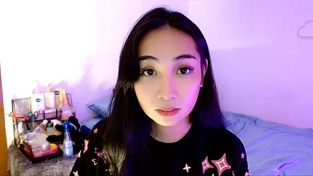 Snapshot of SweetLilly_18 chatting on November 11, 2025, 2:50 am SweetLilly 18 online show from November 11, 2025, 2:50 am