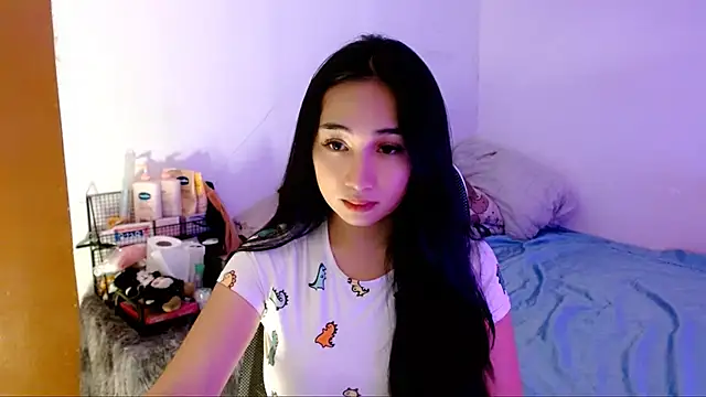 Snapshot of SweetLilly_18 chatting on November 5, 2025, 2:36 am SweetLilly 18 online show from November 5, 2025, 2:36 am