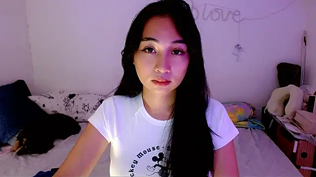 Snapshot of SweetLilly_18 chatting on September 12, 2025, 3:17 am SweetLilly 18 online show from September 12, 2025, 3:17 am