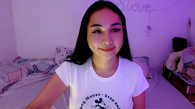 Snapshot of SweetLilly_18 chatting on September 14, 2025, 4:35 am SweetLilly 18 online show from September 14, 2025, 4:35 am