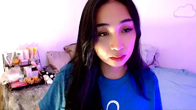 Snapshot of SweetLilly_18 chatting on November 2, 2025, 2:16 am SweetLilly 18 online show from November 2, 2025, 2:16 am