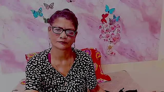 Snapshot of IndianAllure chatting on November 26, 2025, 5:51 am IndianAllure online show from November 26, 2025, 5:51 am