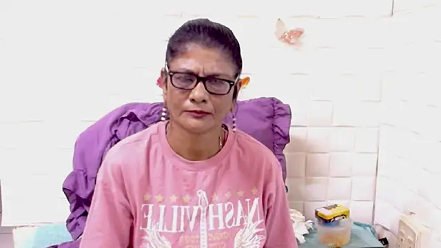 Snapshot of IndianAllure chatting on April 2, 2026, 5:14 am IndianAllure online show from April 2, 2026, 5:14 am