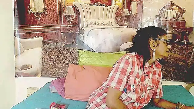 Snapshot of IndianAllure chatting on April 10, 2026, 5:25 am IndianAllure online show from April 10, 2026, 5:25 am