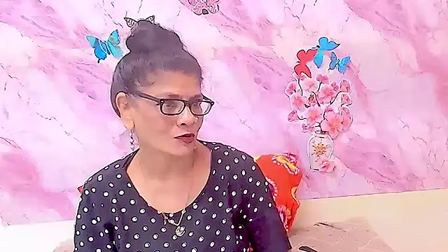 Snapshot of IndianAllure chatting on November 29, 2025, 5:18 am IndianAllure online show from November 29, 2025, 5:18 am