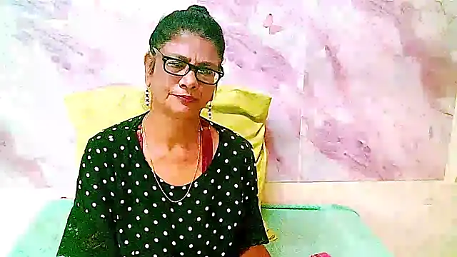 Snapshot of IndianAllure chatting on April 6, 2026, 5:41 am IndianAllure online show from April 6, 2026, 5:41 am