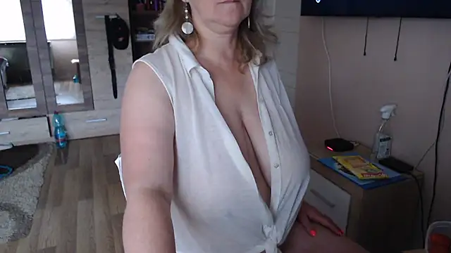 Elza01 online show from June 14, 2026, 5:14 pm