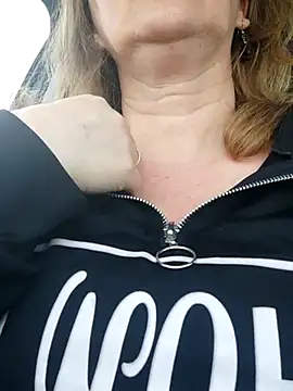 Snapshot of Elza01 chatting on March 2, 2025, 6:16 am Elza01 online show from March 2, 2025, 6:16 am