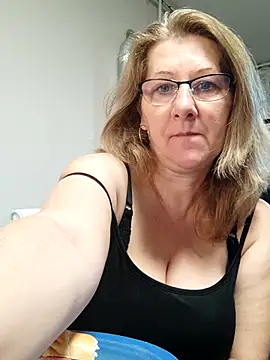 Snapshot of Elza01 chatting on October 17, 2025, 6:28 am Elza01 online show from October 17, 2025, 6:28 am