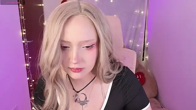 KuroChan420 online show from December 23, 2025, 1:27 am