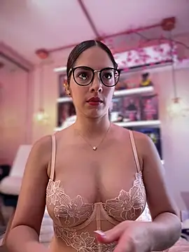 Zoe Bae online show from July 19, 2026, 2:09 am