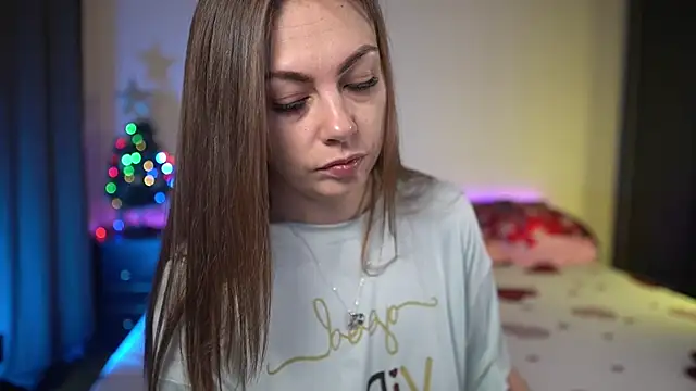 Snapshot of TiffanyPierce chatting on December 16, 2025, 9:19 pm TiffanyPierce online show from December 16, 2025, 9:19 pm