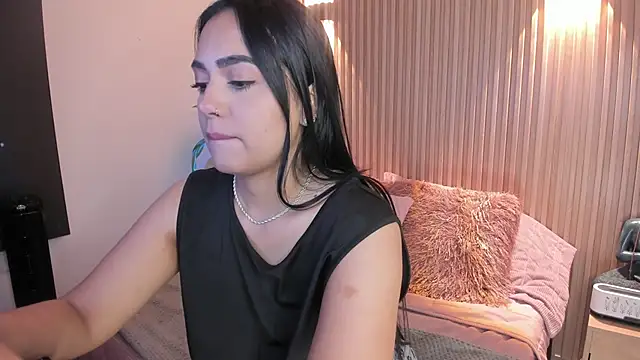 Snapshot of AMELIE_xx chatting on November 5, 2025, 12:19 pm AMELIE xx online show from November 5, 2025, 12:19 pm