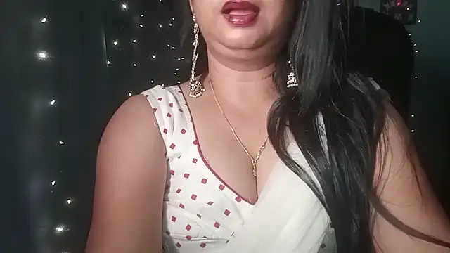 Snapshot of YourModhu chatting on July 17, 2026, 8:39 pm YourModhu online show from July 17, 2026, 8:39 pm