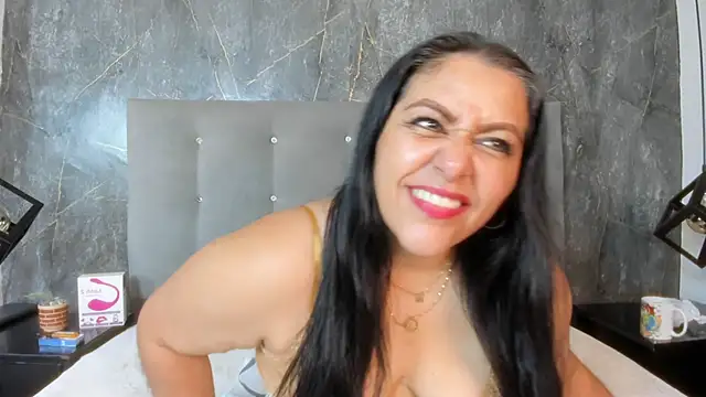 SexxyPamela online show from April 13, 2026, 7:40 pm