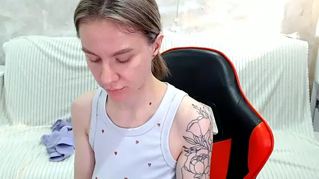 Snapshot of Mila_Jon chatting on October 9, 2025, 5:52 am Mila Jon online show from October 9, 2025, 5:52 am