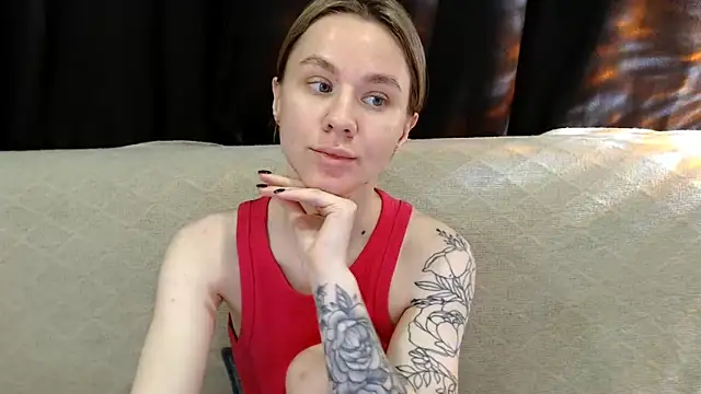 Snapshot of Mila_Jon chatting on November 24, 2025, 4:12 am Mila Jon online show from November 24, 2025, 4:12 am