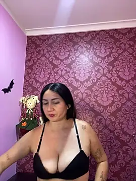 Snapshot of juliana_diaz chatting on October 31, 2025, 11:18 am juliana diaz online show from October 31, 2025, 11:18 am