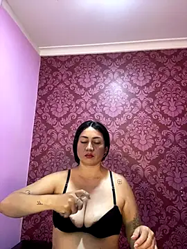 Snapshot of juliana_diaz chatting on November 5, 2025, 11:24 am juliana diaz online show from November 5, 2025, 11:24 am