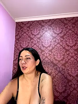 Snapshot of juliana_diaz chatting on November 4, 2025, 11:25 am juliana diaz online show from November 4, 2025, 11:25 am