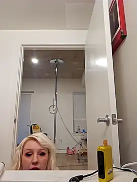 Snapshot of NikiFm chatting on October 25, 2025, 3:56 pm NikiFm online show from October 25, 2025, 3:56 pm