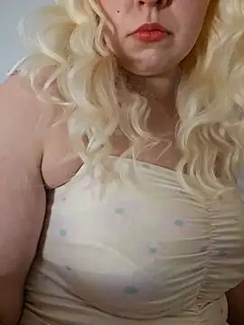 Snapshot of NikiFm chatting on November 25, 2025, 5:41 am NikiFm online show from November 25, 2025, 5:41 am